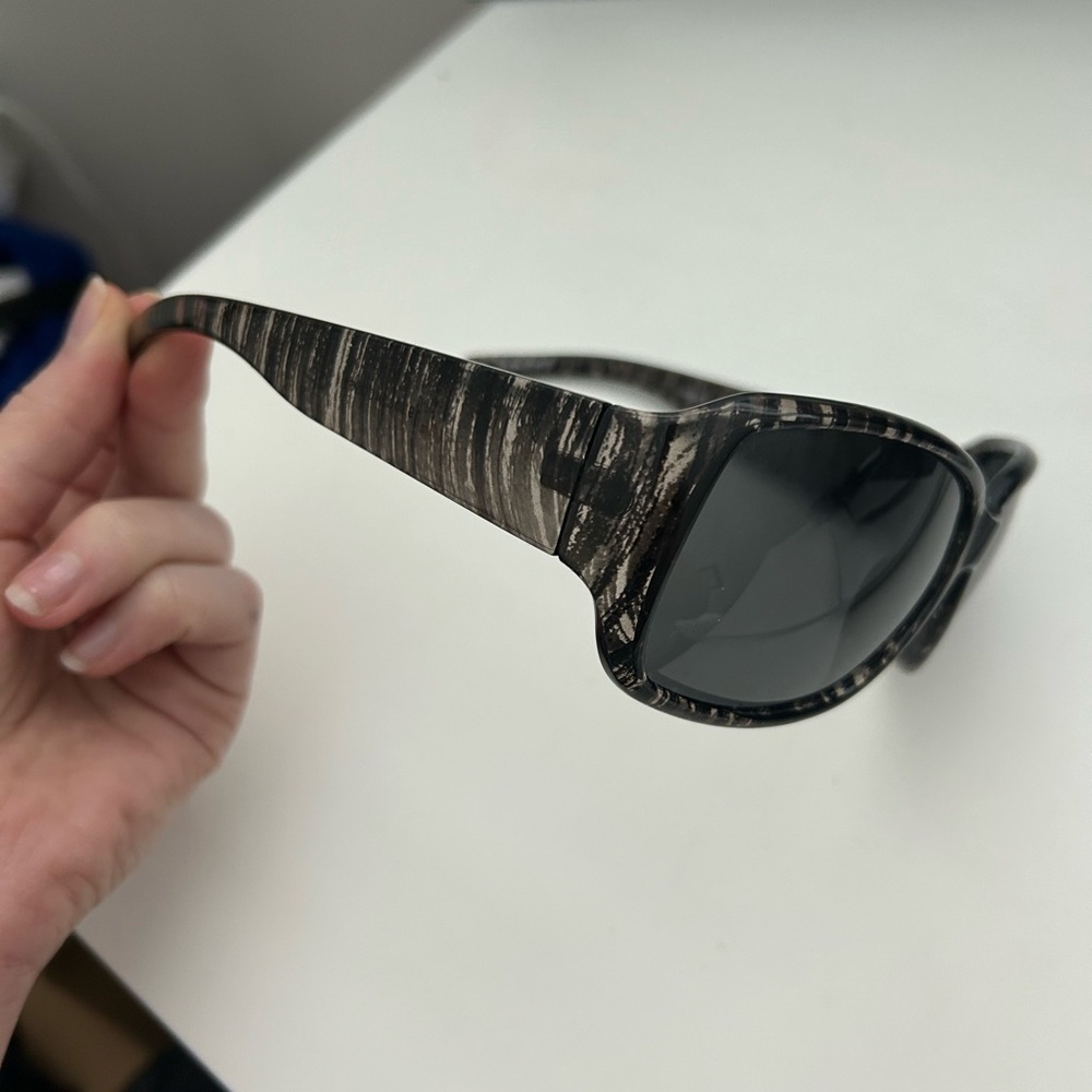 Rectangular Frame Black Patterned Sunglasses - Picture 2 of 8